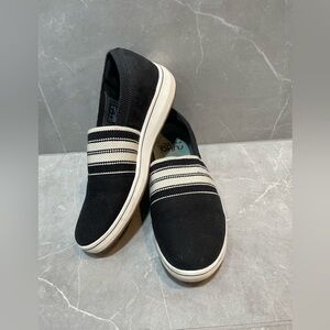 Clark’s Women’s Breeze Sky Mist Black Slip-On Textile Sneakers